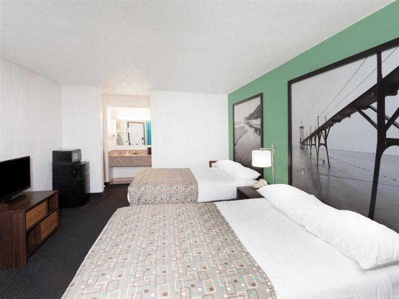 Super 8 by Wyndham Stevensville Eksteriør billede