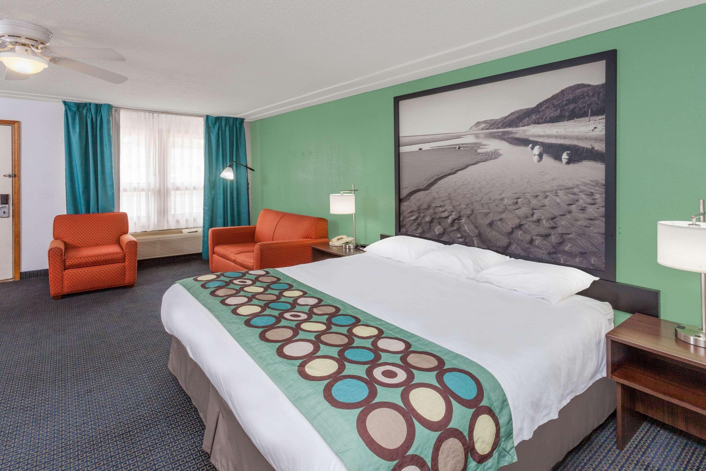 Super 8 by Wyndham Stevensville Eksteriør billede