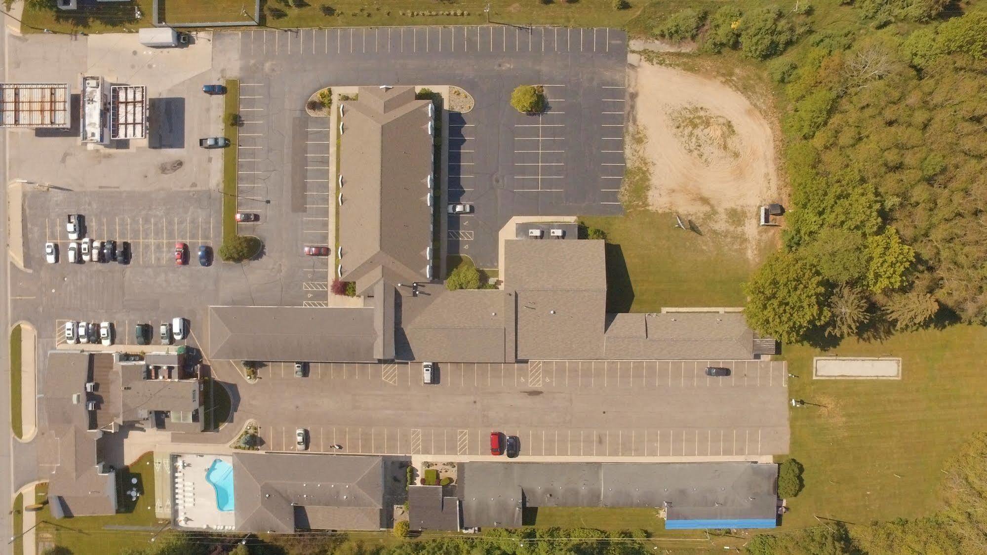 Super 8 by Wyndham Stevensville Eksteriør billede